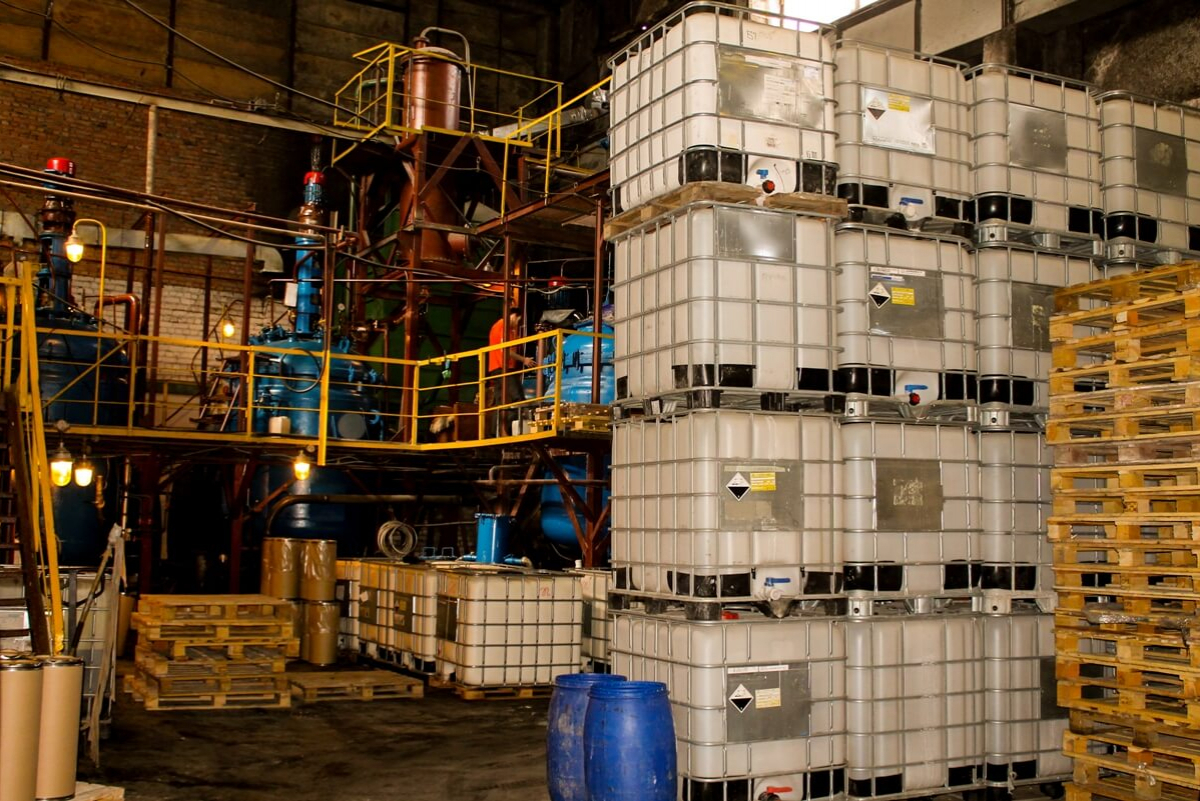 Производство клеевых синтетических материалов